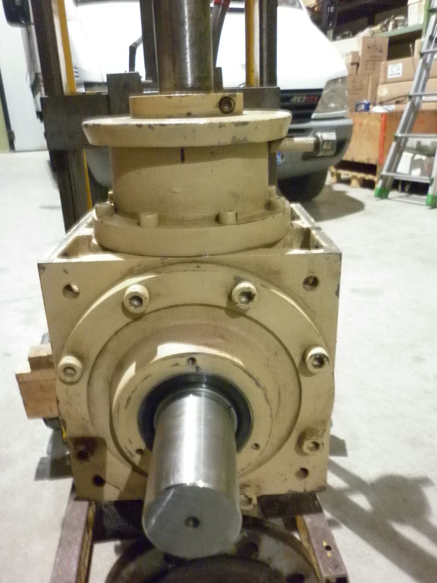 RIGHT ANGLE SHAFT GEAR REDUCERS FOR AGRICULTURAL MECHANICAL TEXTILE MACHINES